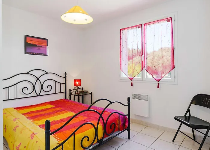 Villa Spacieuse 4 Pieces, 6 Couchages, Terrasses Ensoleillees, Animaux Acceptes, Parking, Proche - Fr-1-409-127