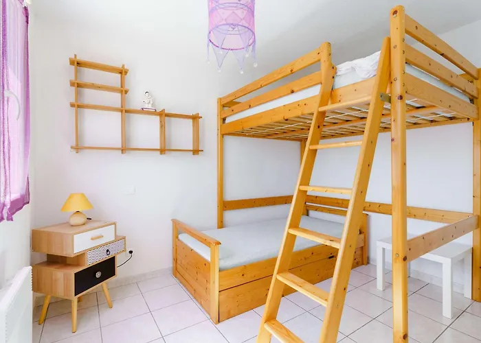 Spacieuse 4 Pieces, 6 Couchages, Terrasses Ensoleillees, Animaux Acceptes, Parking, Proche - Fr-1-409-127